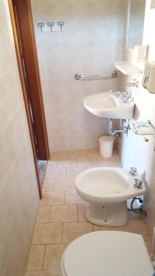 Hotel Villa Claudio Marina di Massa Εξωτερικό φωτογραφία