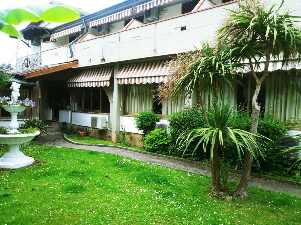 Hotel Villa Claudio Marina di Massa Εξωτερικό φωτογραφία