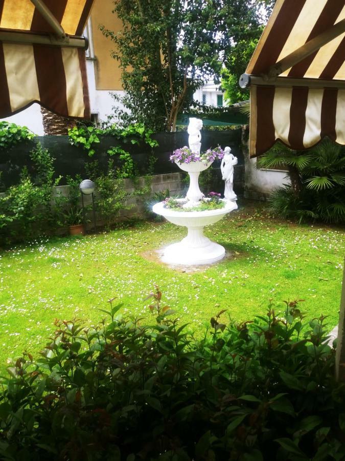 Hotel Villa Claudio Marina di Massa Εξωτερικό φωτογραφία