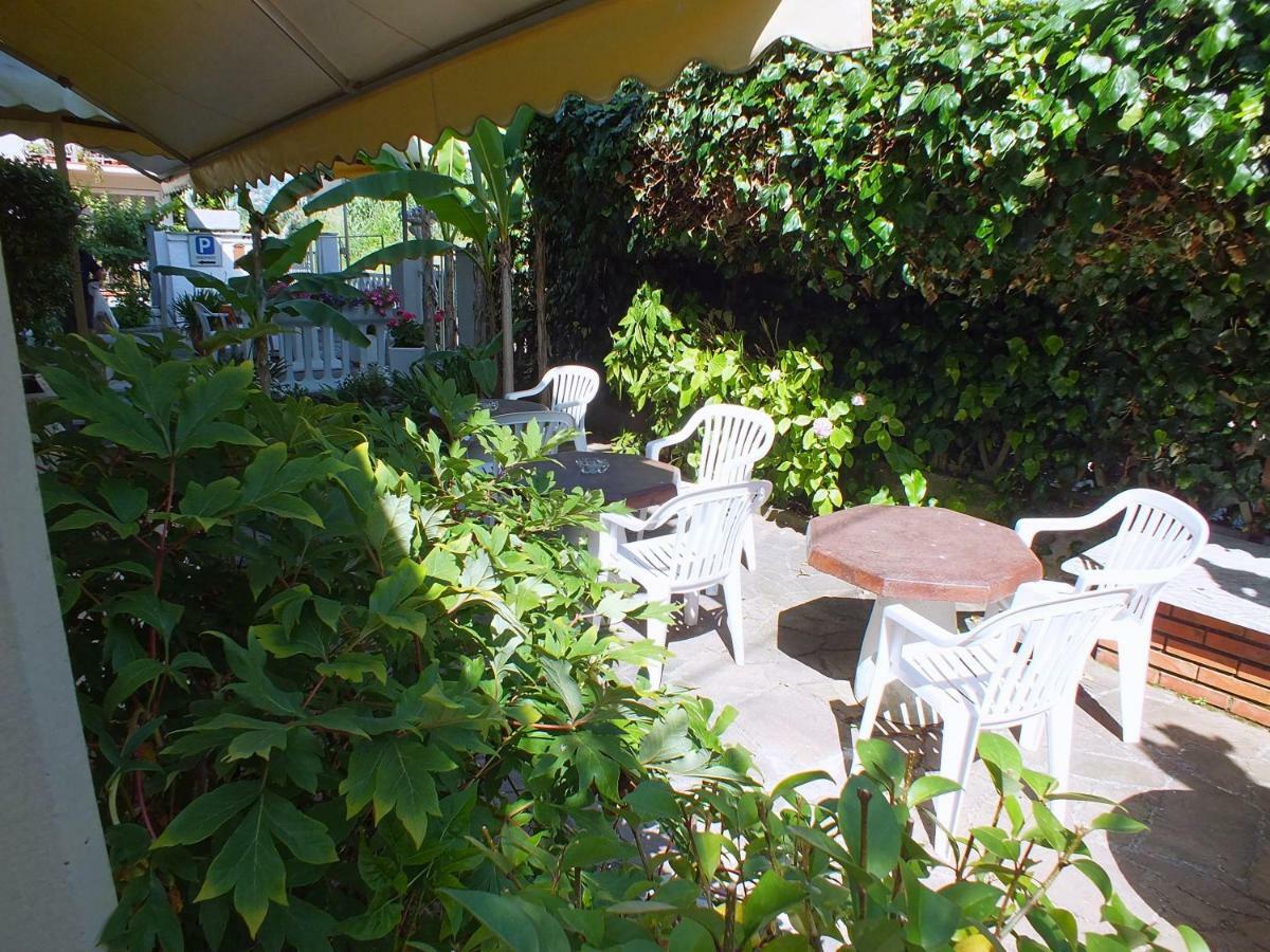 Hotel Villa Claudio Marina di Massa Εξωτερικό φωτογραφία