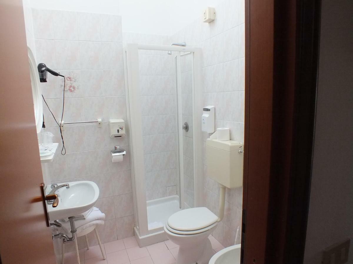 Hotel Villa Claudio Marina di Massa Εξωτερικό φωτογραφία